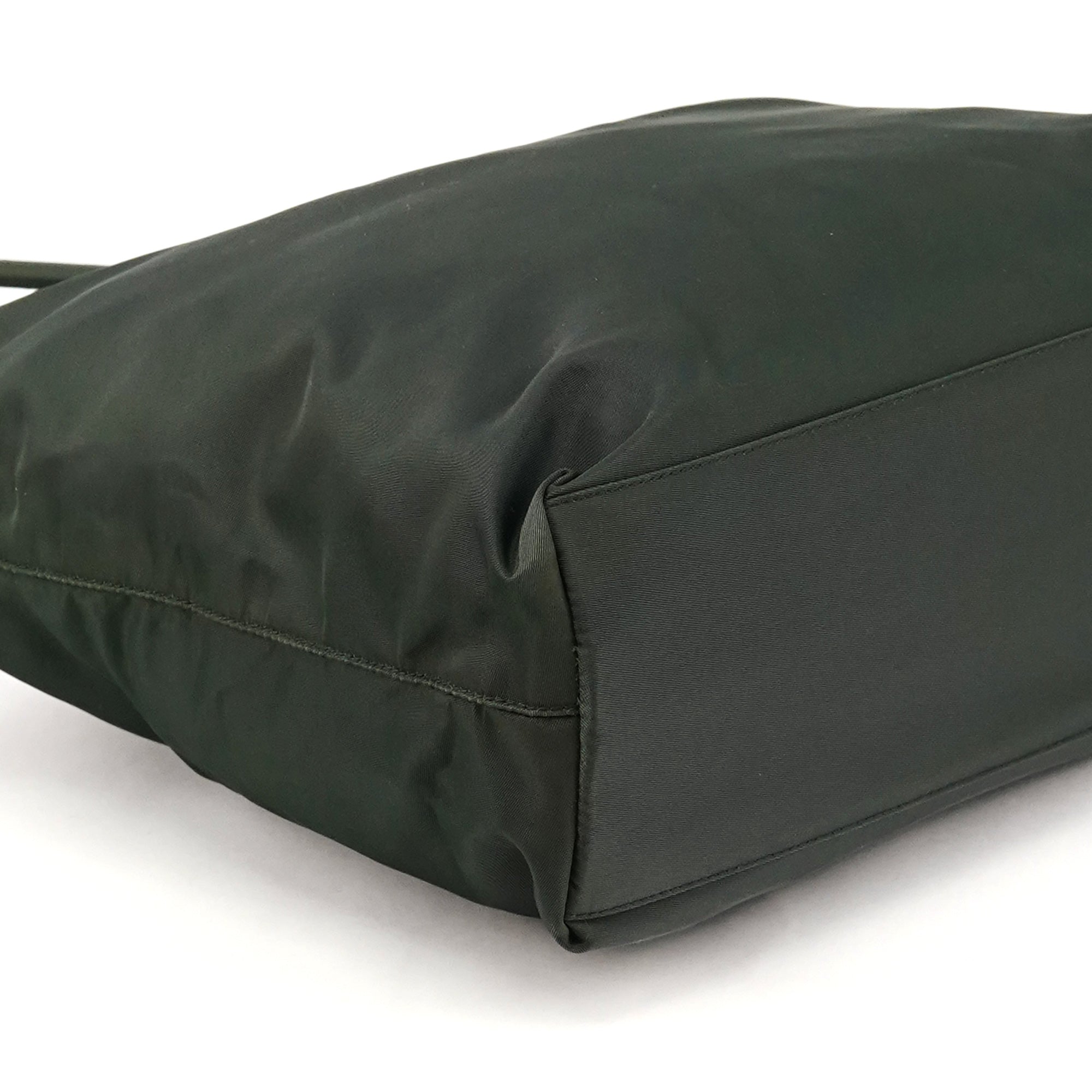 B4681 Green Tessuto City Nylon Tote Bag