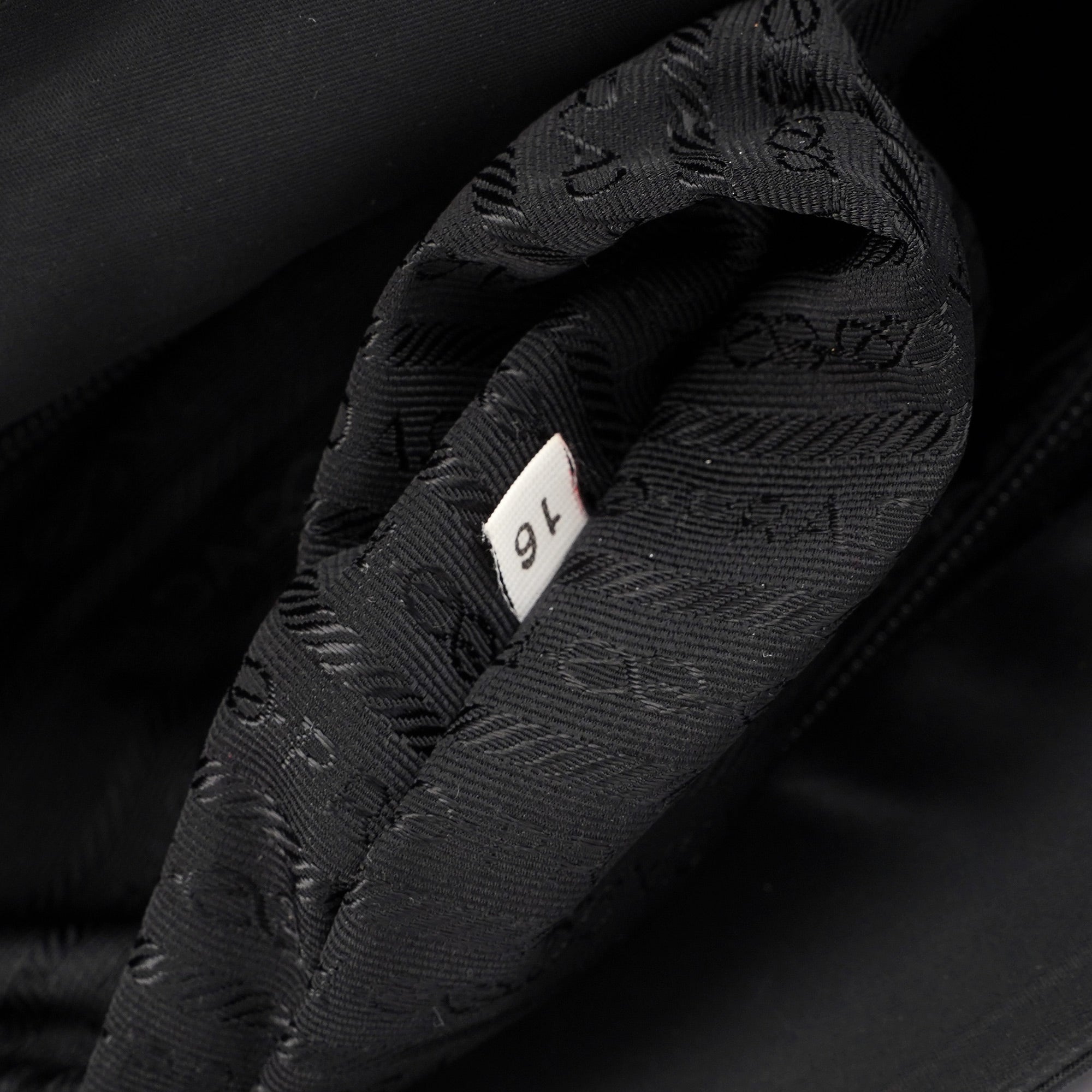 B4681 Large Black Tessuto City Tote Bag