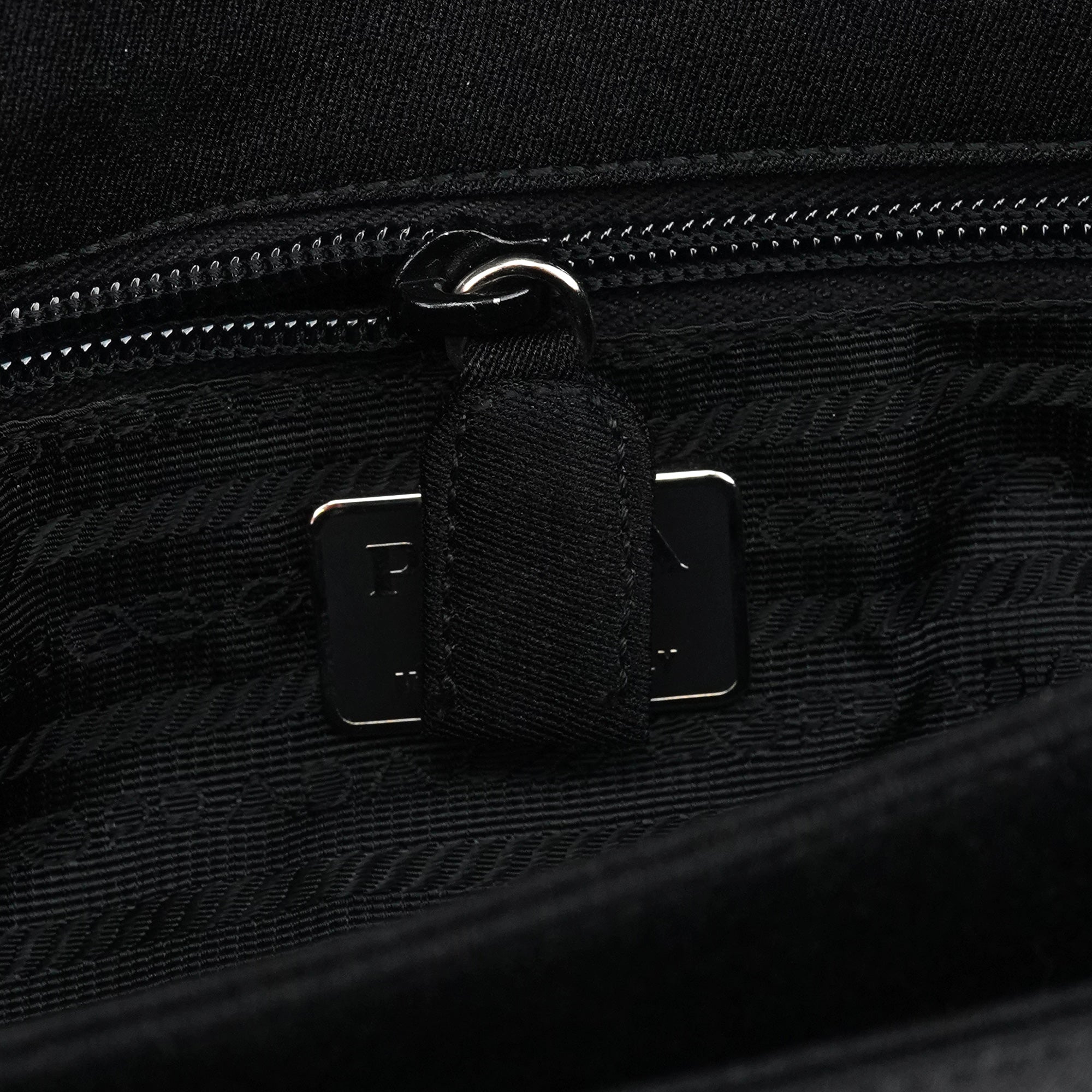 B6621 Black Tessuto Swing Chain Shoulder Bag