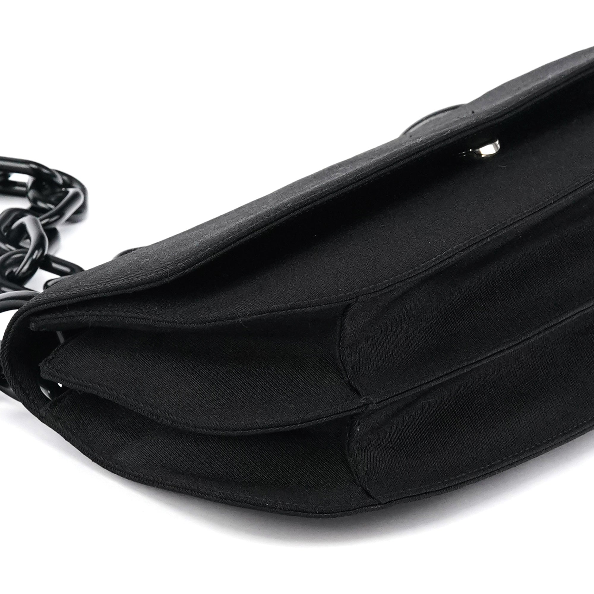 B6621 Black Tessuto Swing Chain Shoulder Bag