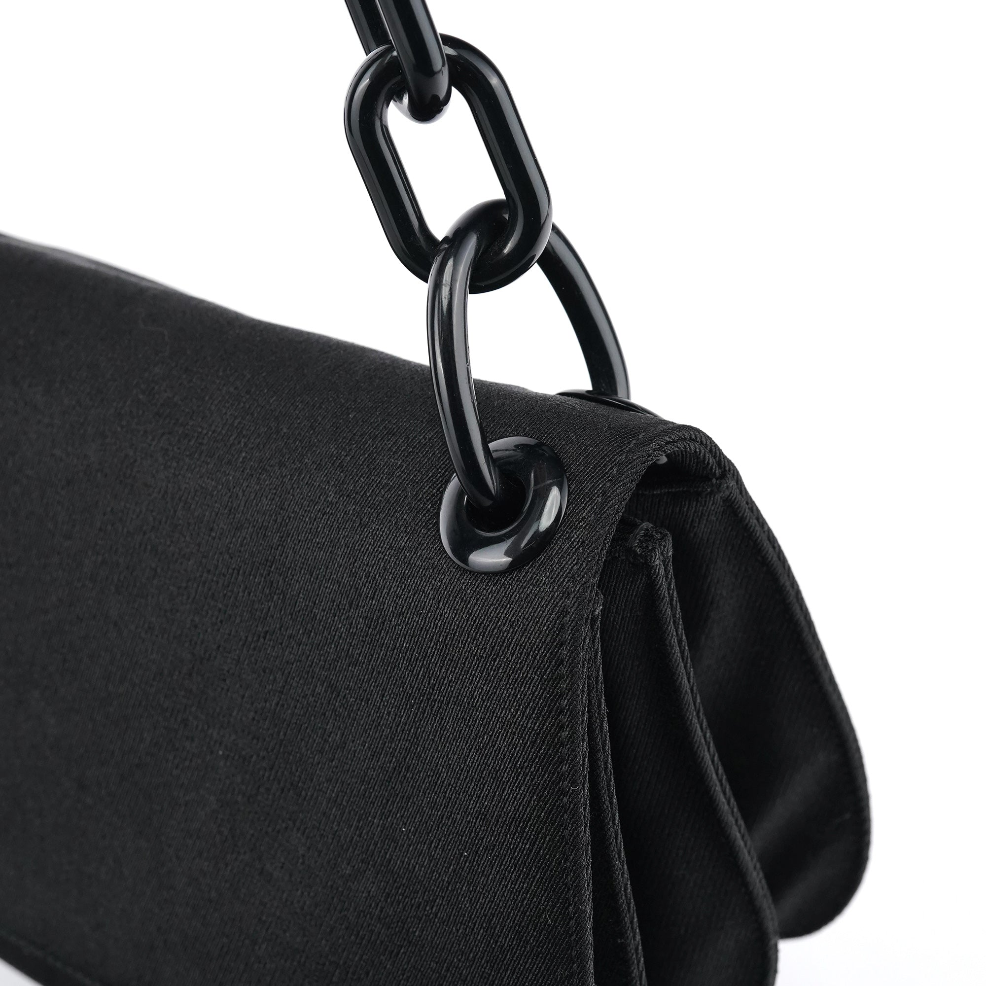 B6621 Black Tessuto Swing Chain Shoulder Bag