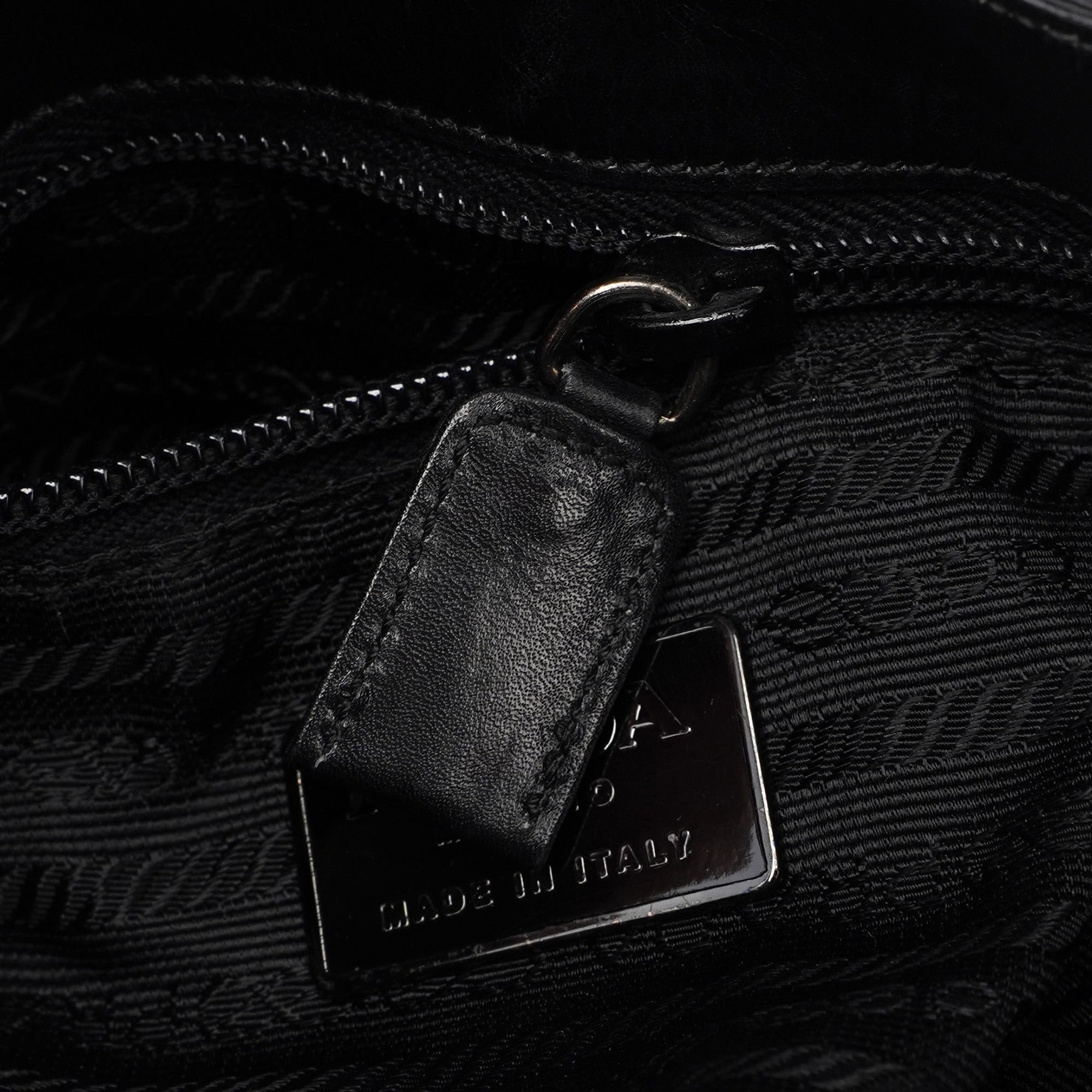 B7492 Black Calfskin Vitello Smalt Shoulder Bag