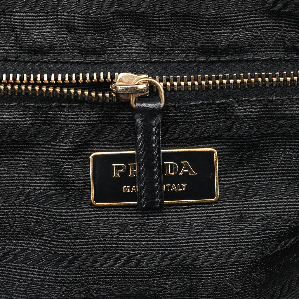Black Vitello Chic Shoulder Bag