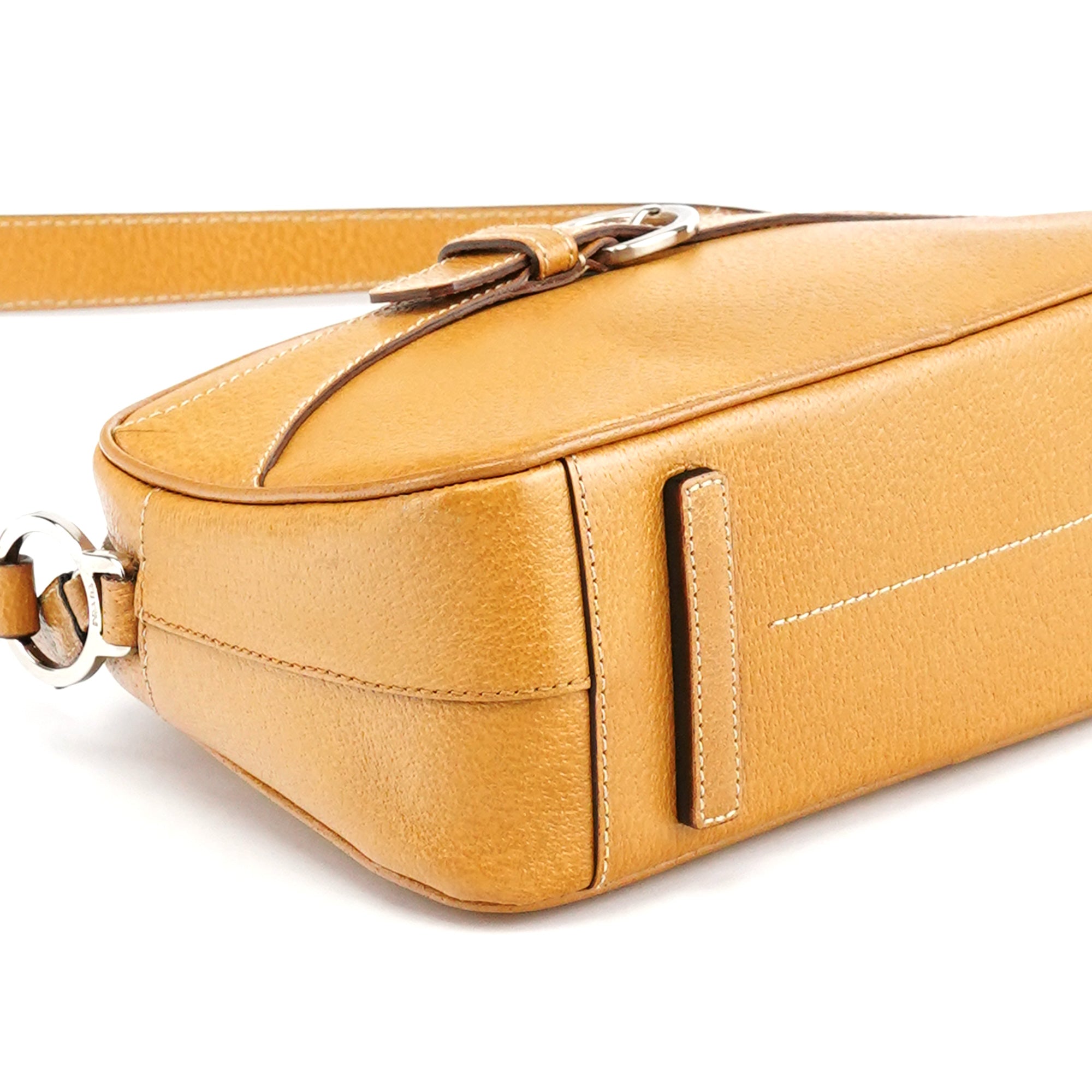 Spring 2000 Beige Leather Shoulder Bag