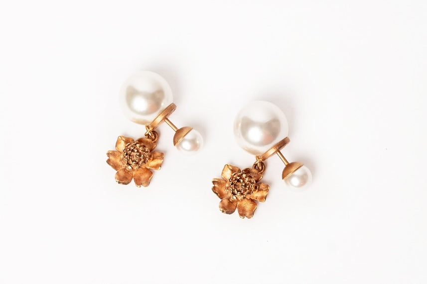 DIOR White Pearl Tribales Flower Earrings
