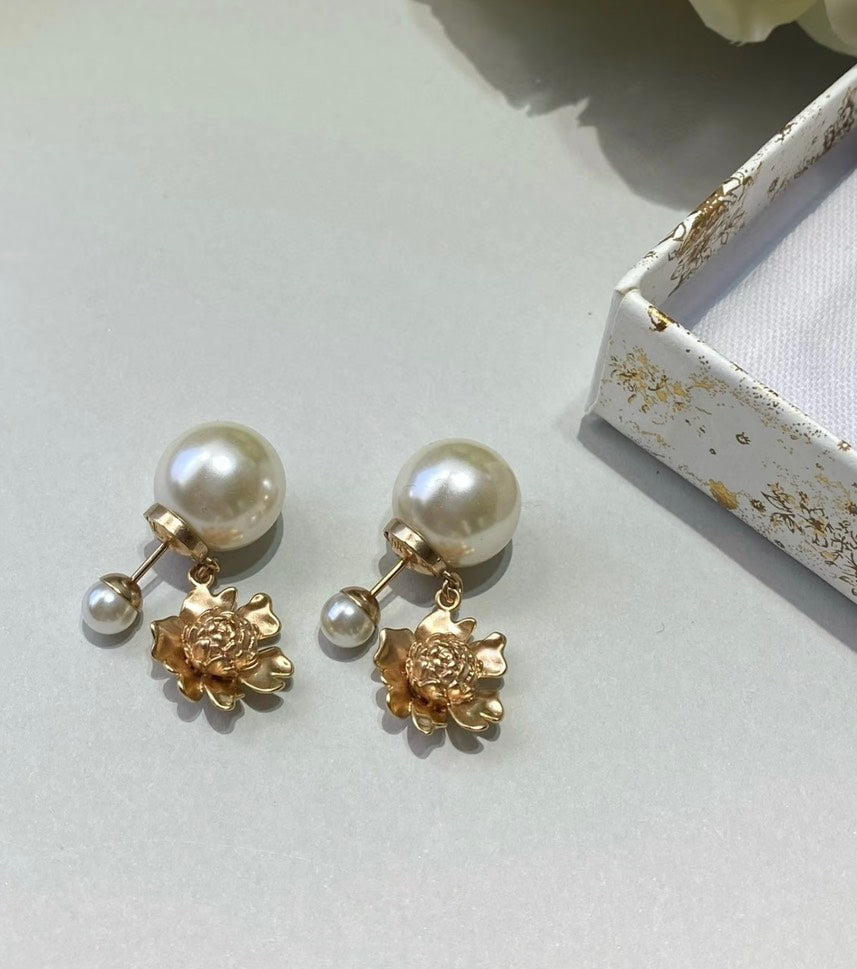DIOR White Pearl Tribales Flower Earrings