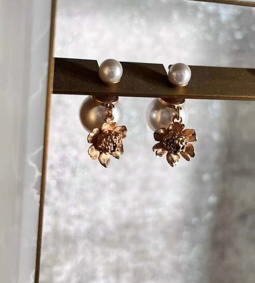 DIOR White Pearl Tribales Flower Earrings