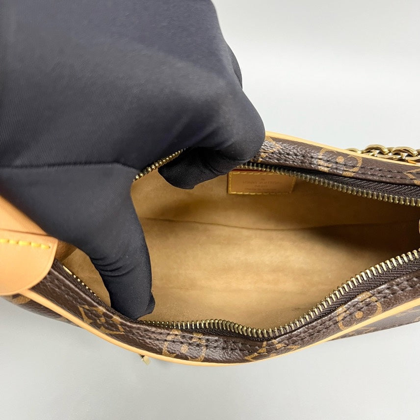 LV loop Bag 23*12cm XJ13953