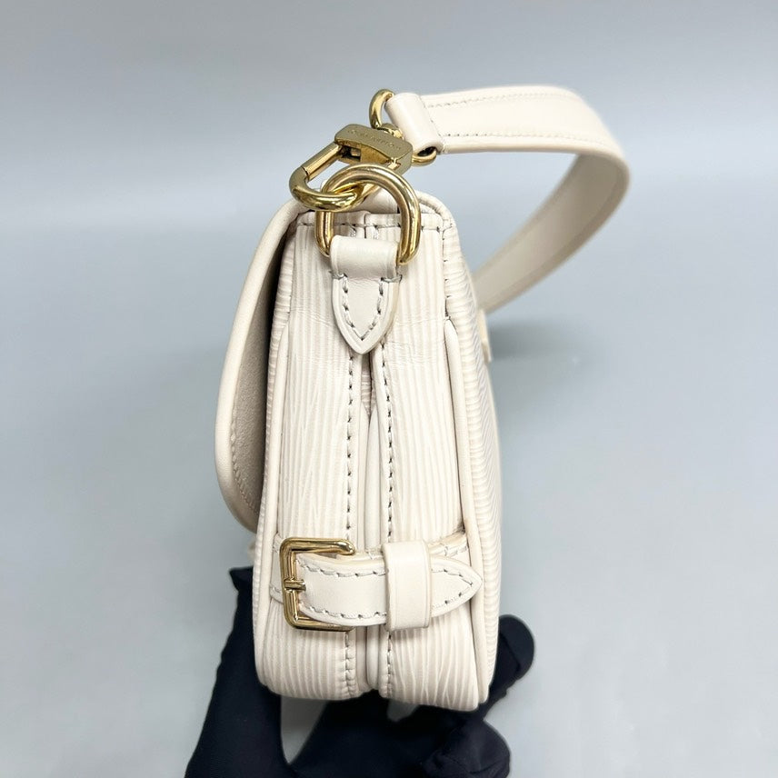 LV Saumur BB Chip Bag 20×16×7.5cm XJ15002