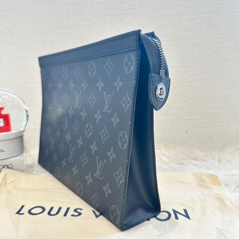 Lv men clutch microchipped 11474