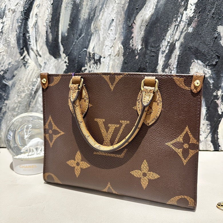 Lv on the go small with pouch microchipped 12576