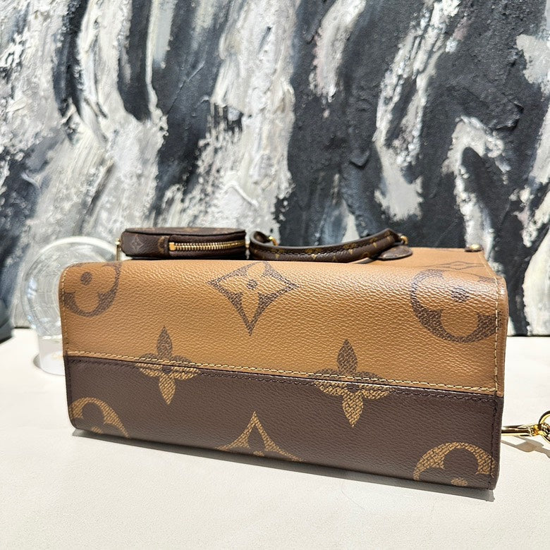 Lv on the go small with pouch microchipped 12576