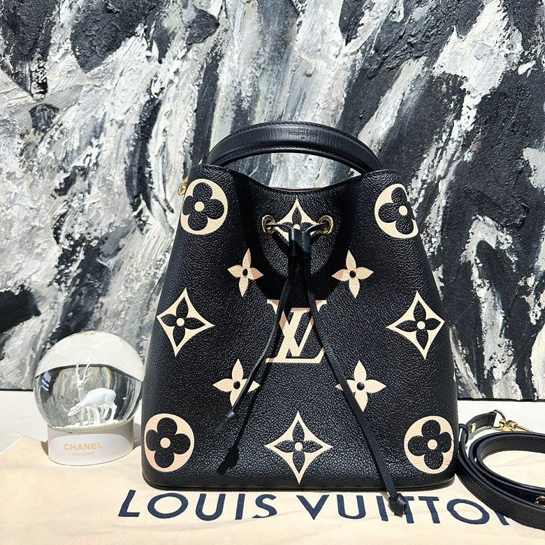 Lv bucket black 12820