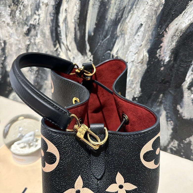 Lv bucket black 12820