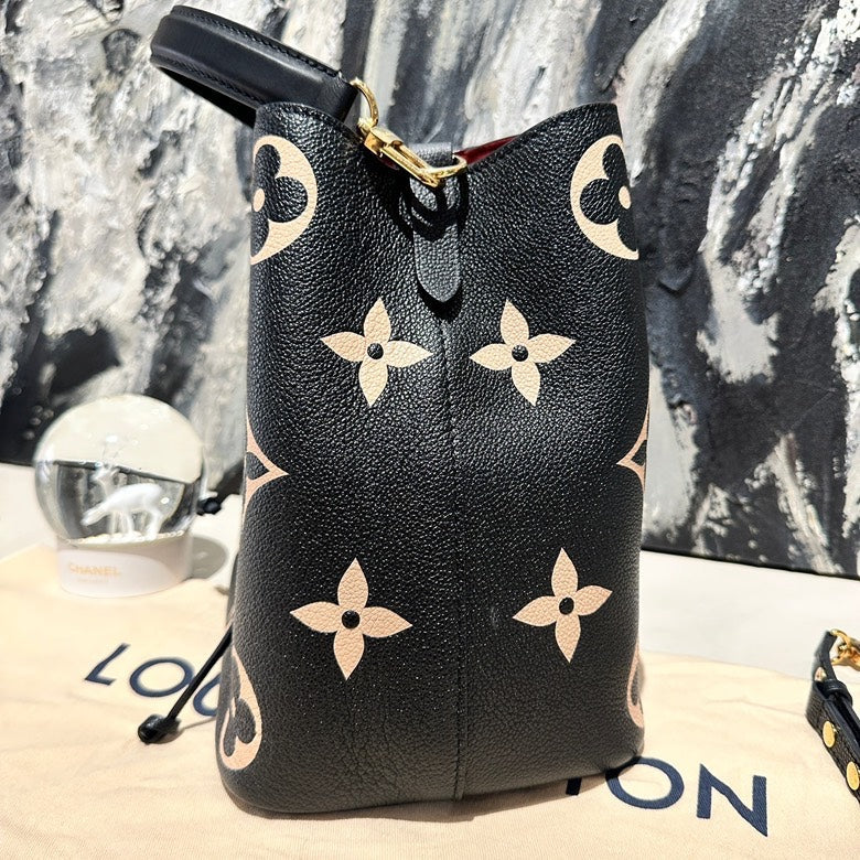 Lv bucket black 12820