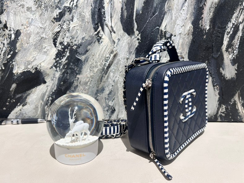 Chanel vanity navy blue 2019 caviar