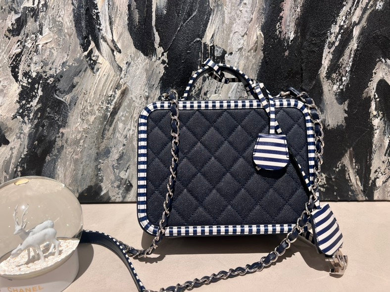 Chanel vanity navy blue 2019 caviar