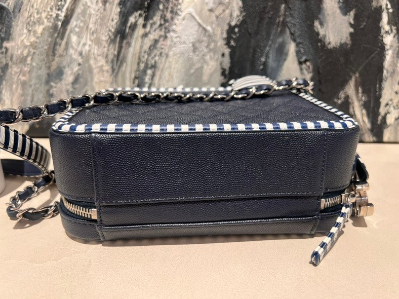 Chanel vanity navy blue 2019 caviar