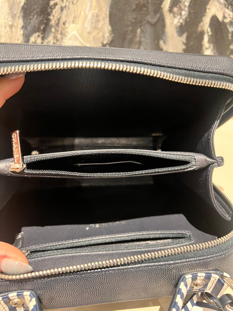 Chanel vanity navy blue 2019 caviar