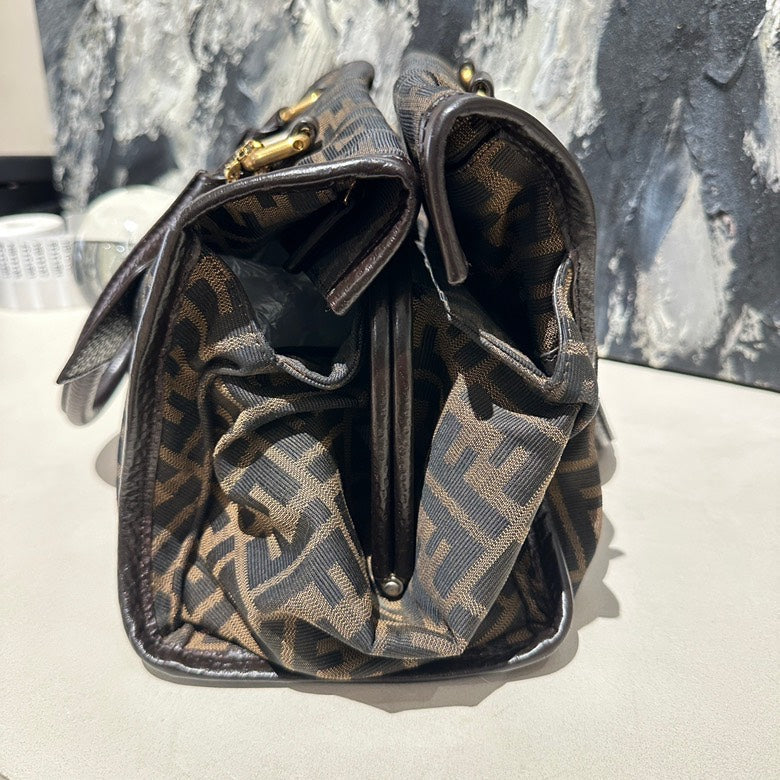 Fendi tote bag handle bag