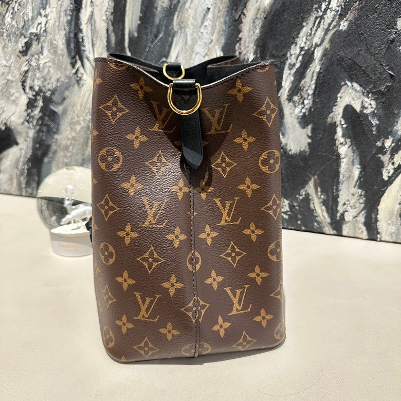 Lv neonoe microchipped monogram 13047