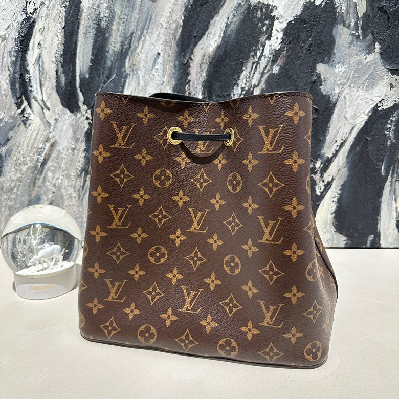 Lv neonoe microchipped monogram 13047