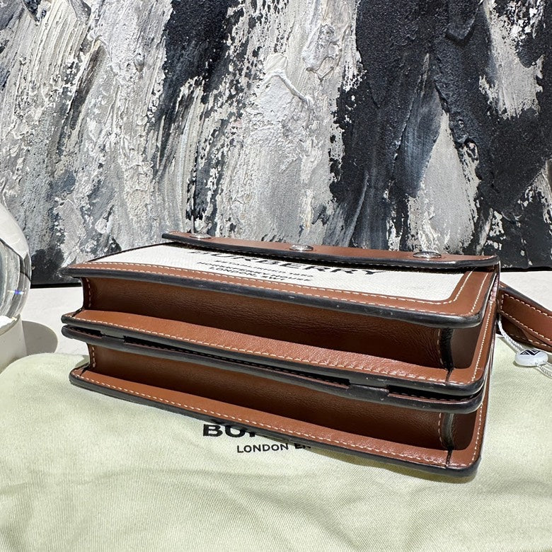 Burberry messenger bag title 13160