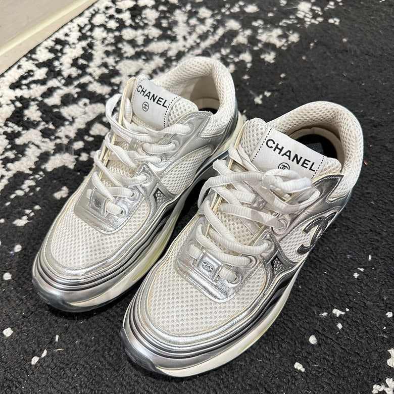 Chanel sneaker 37