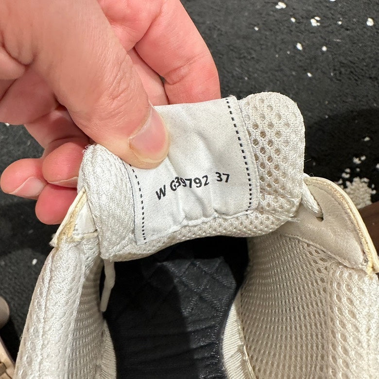 Chanel sneaker 37
