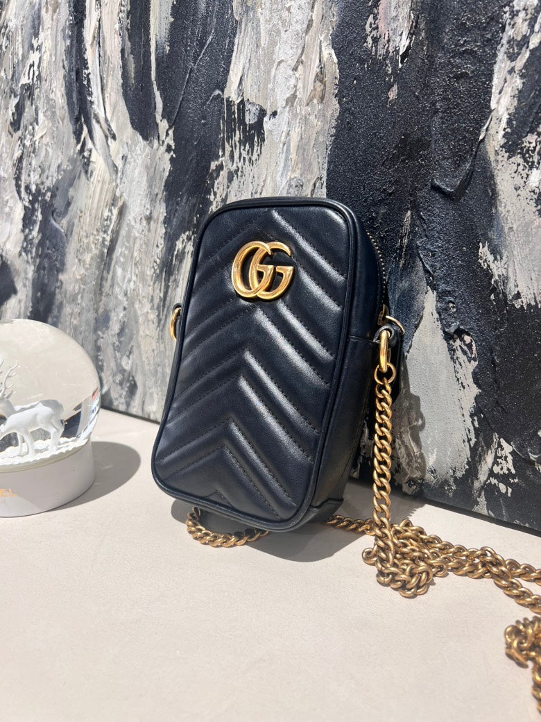 Gucci marmont cellphone bag