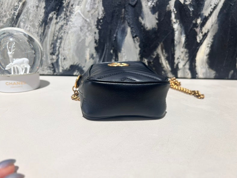 Gucci marmont cellphone bag