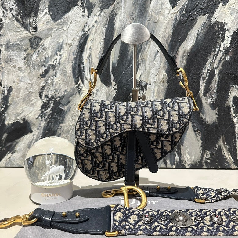   Dior saddle small with strap 13260.