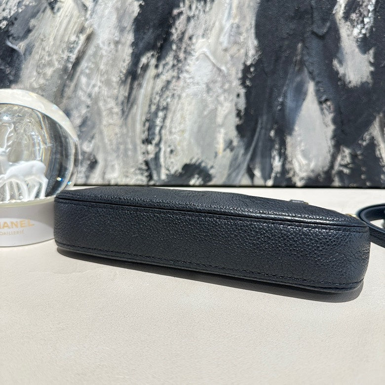 Lv pochette black microchipped 13240