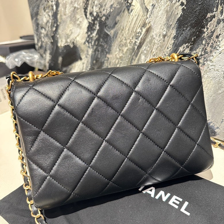 Chanel medium handle bag microchipped 2022 13177