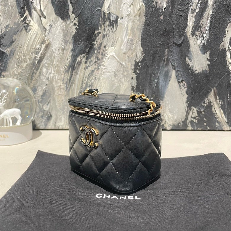 Chanel mini vanity with enamel buckle 2024 full set 13297