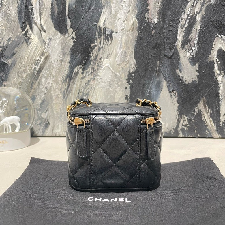 Chanel mini vanity with enamel buckle 2024 full set 13297