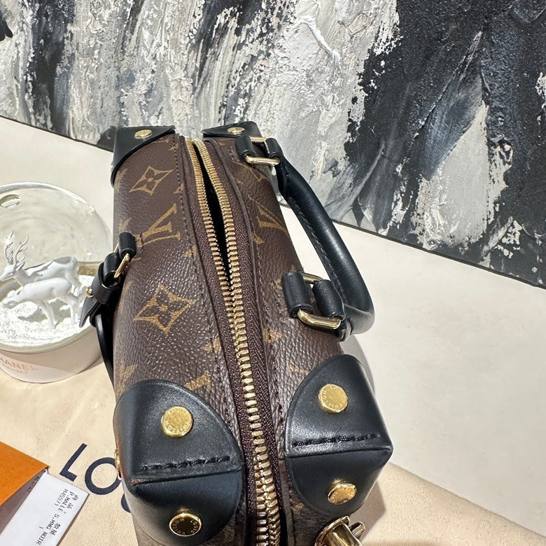 Lv soft trunk black microchipped 13331