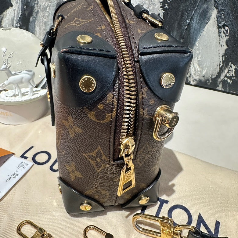 Lv soft trunk black microchipped 13331