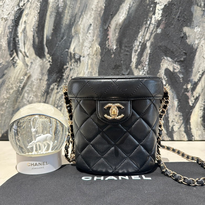   Chanel vanity bucket 13330.