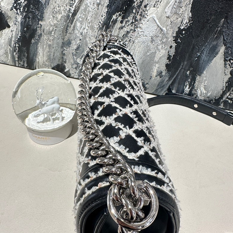   Chanel limited Leboy medium13322.