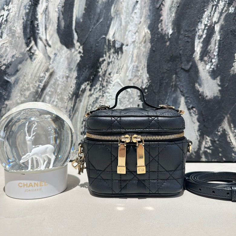   Dior mini vanity case 2020 13318.