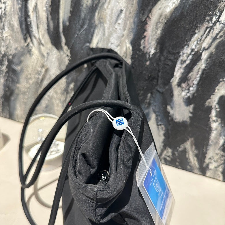 Prada tote nylon 13337
