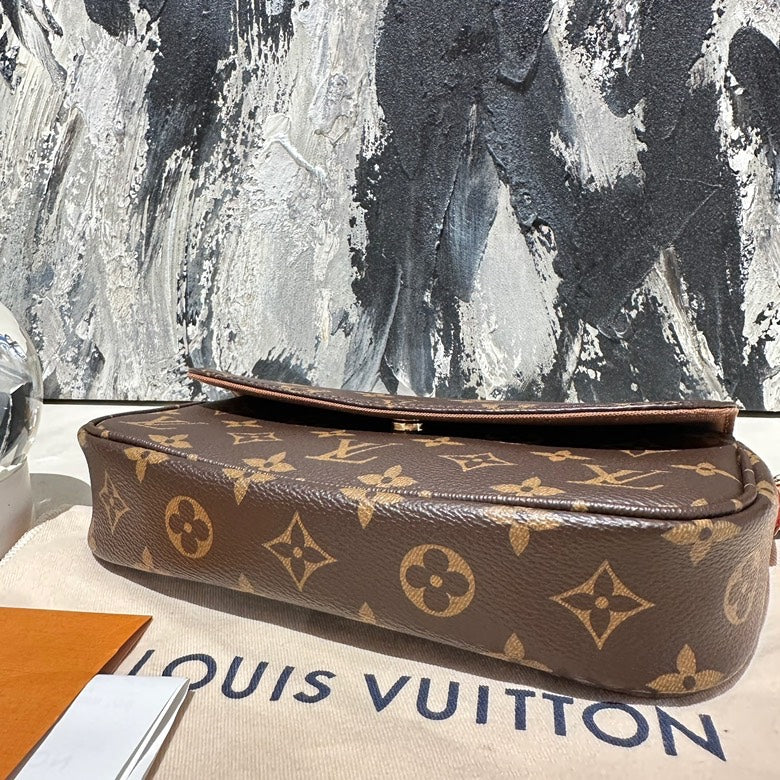 Lv Ivy microchipped 13334