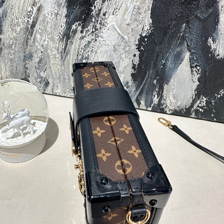 Lv hard trunk 2019 13317