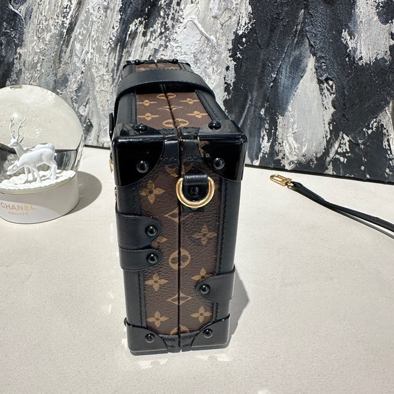 Lv hard trunk 2019 13317