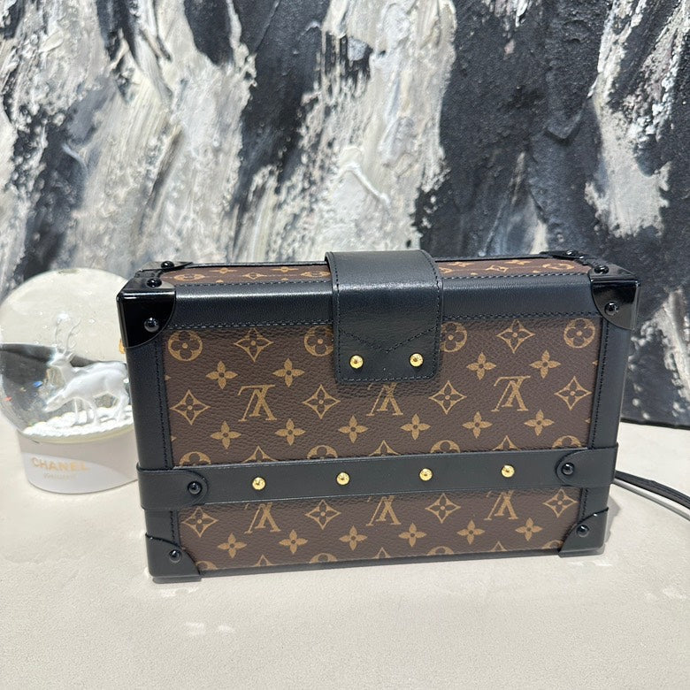 Lv hard trunk 2019 13317