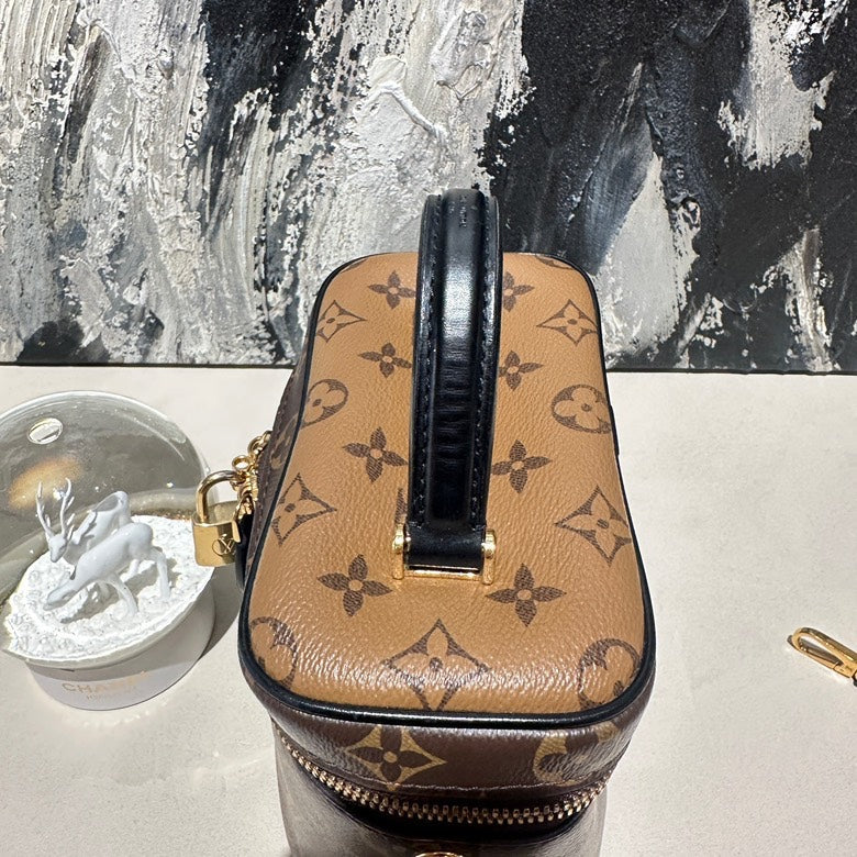 Lv vanity case monogram microchipped 13355