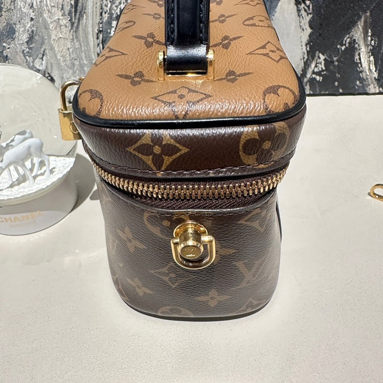 Lv vanity case monogram microchipped 13355