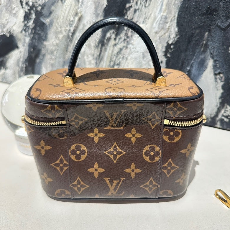 Lv vanity case monogram microchipped 13355