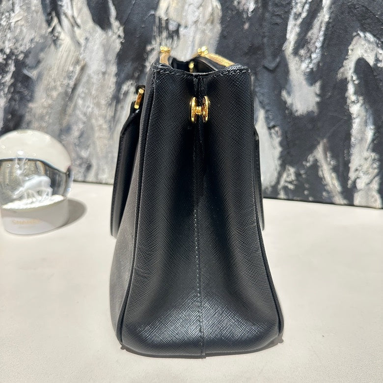 Prada new galleria medium 13174